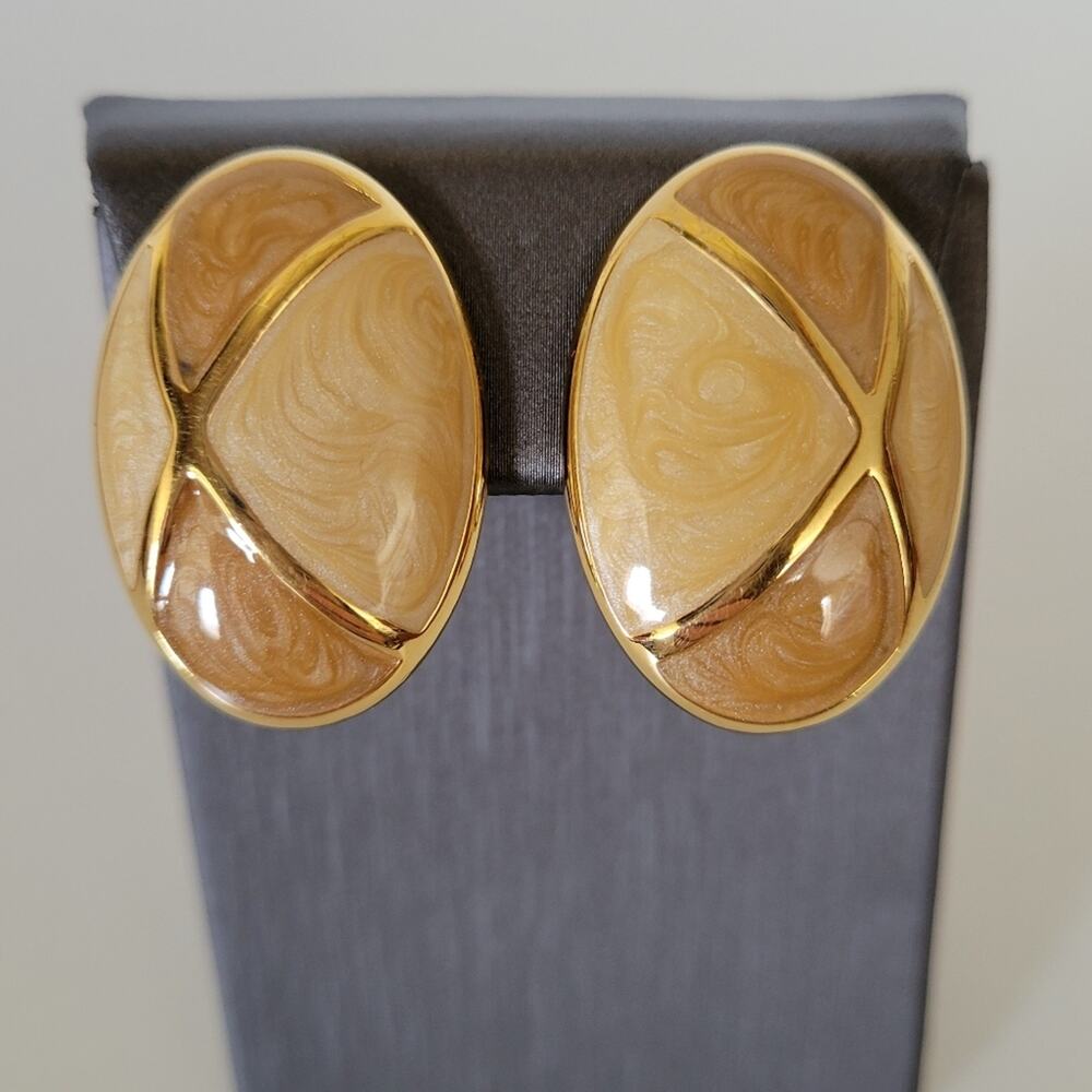 Vintage Napier Gold Tone Nude Enameled Oval Screw Back Clip-on Fashion Earrings